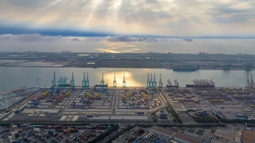 COSCO CARRIES OUT WIND POWER PROJECT PHASE II AT TIANJIN PORT.jpg