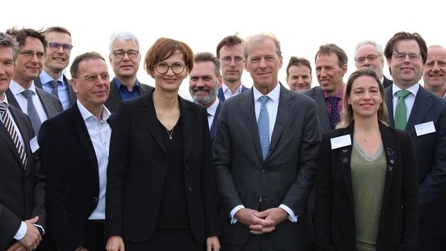 Port of Rotterdam, Germany further partnership for Australia green hydrogen hub.jpg