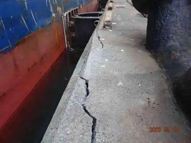 Boxship hits pier at Port of Kaohsiung.jpg