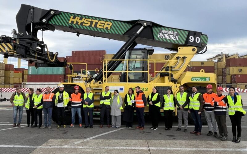 Valenciaport demonstrates new hydrogen-powered equipment